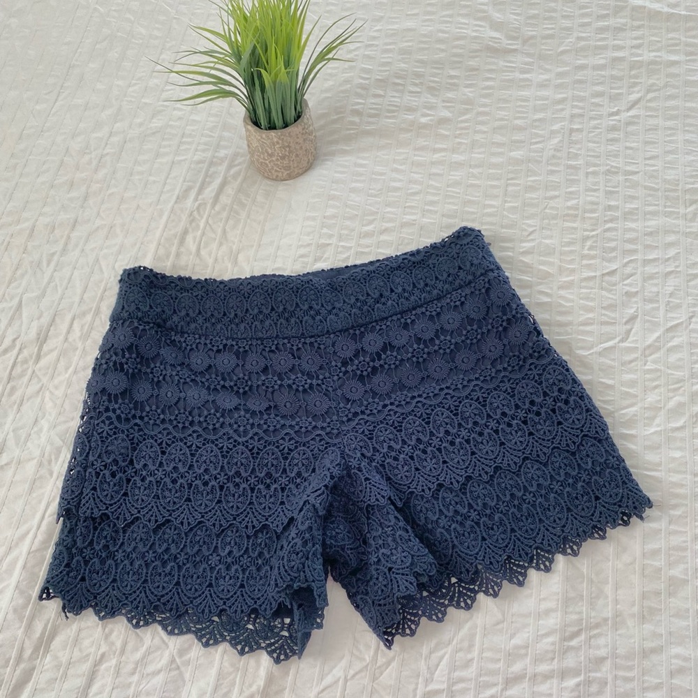 NWOT LOFT “The Riviera” Lace Navy Shorts - Sz 0